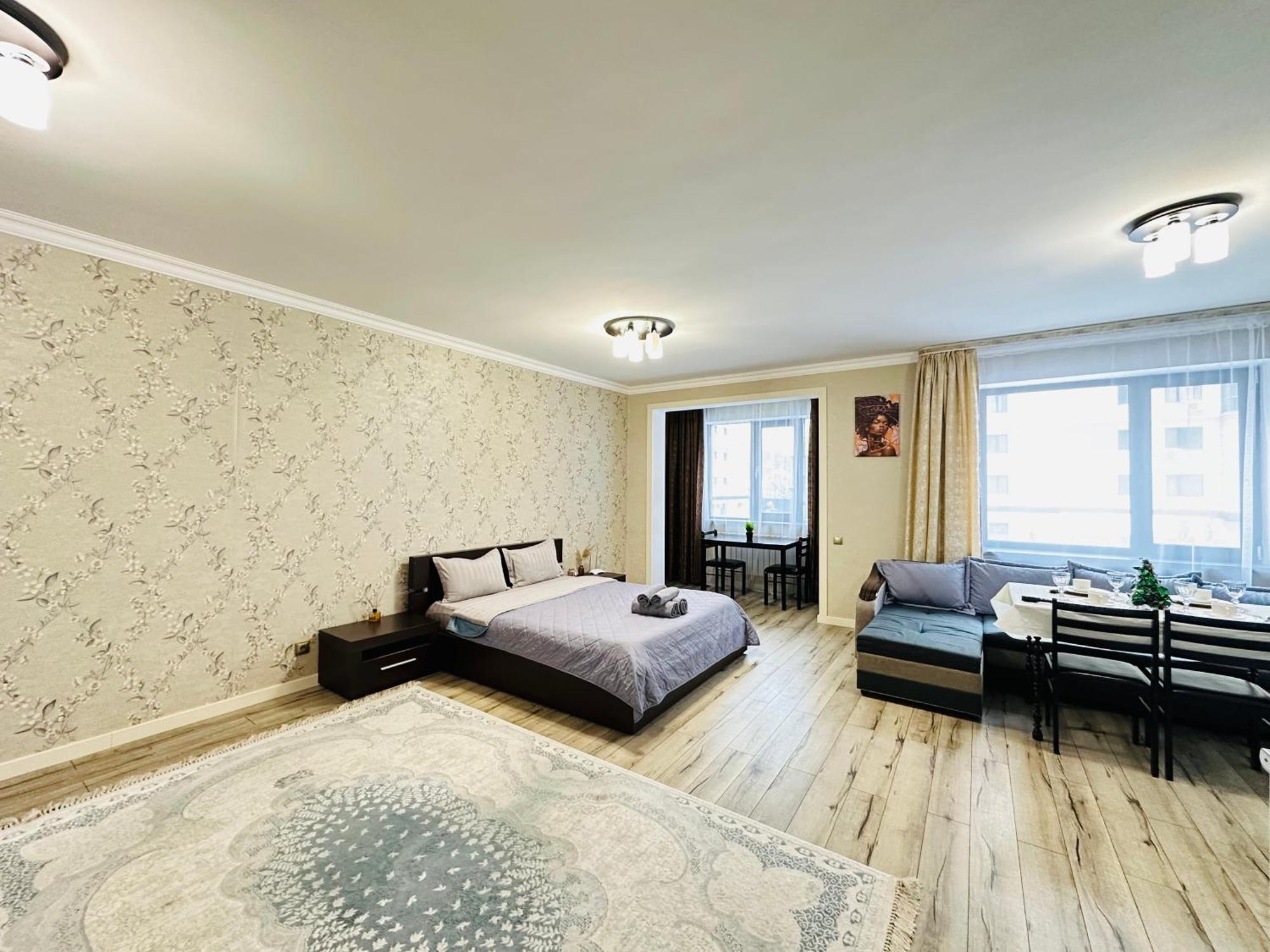 Ferienwohnung Vostochnyi Park Apartament In The Center Of Almaty Exterior foto