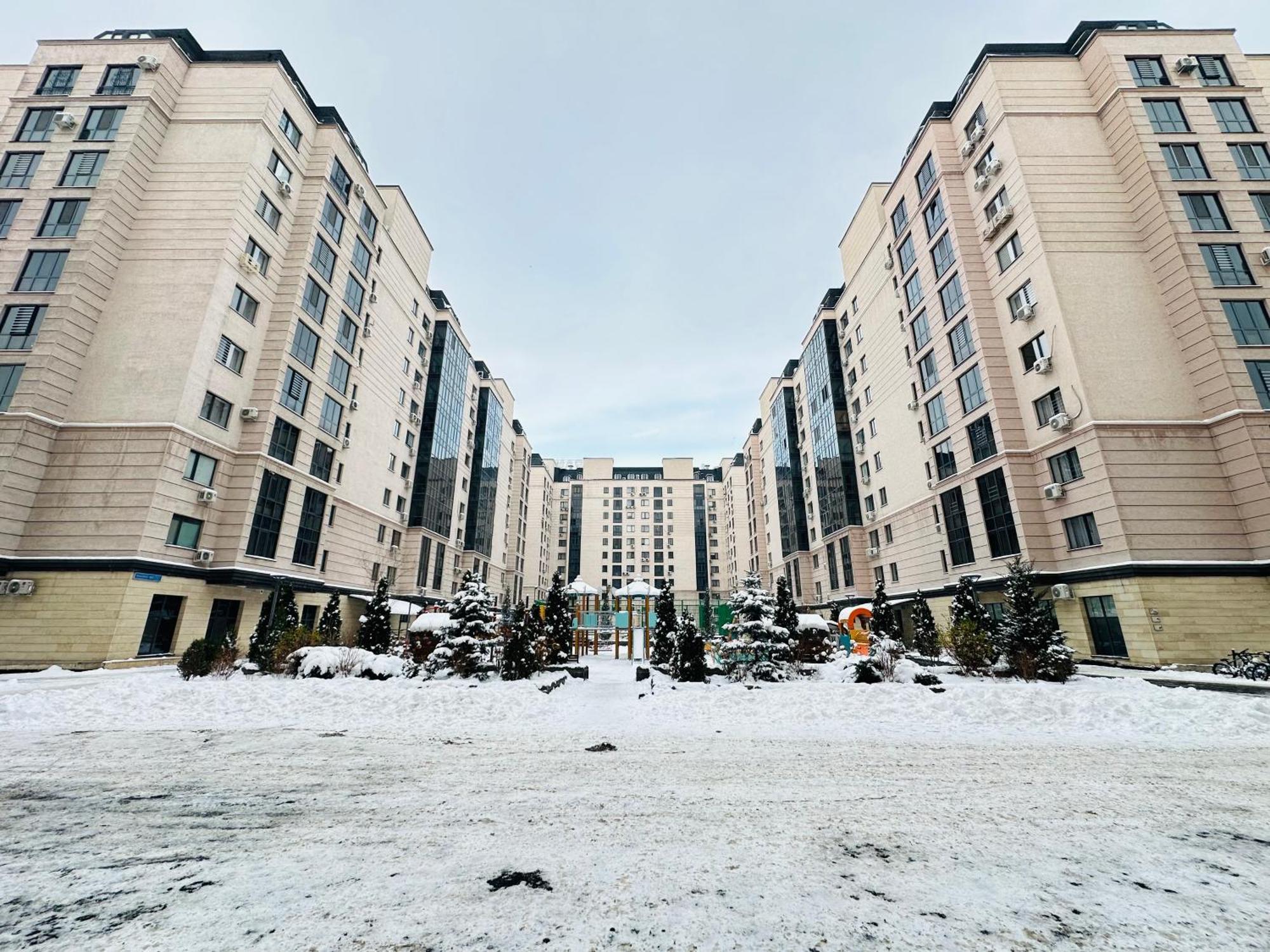 Ferienwohnung Vostochnyi Park Apartament In The Center Of Almaty Exterior foto