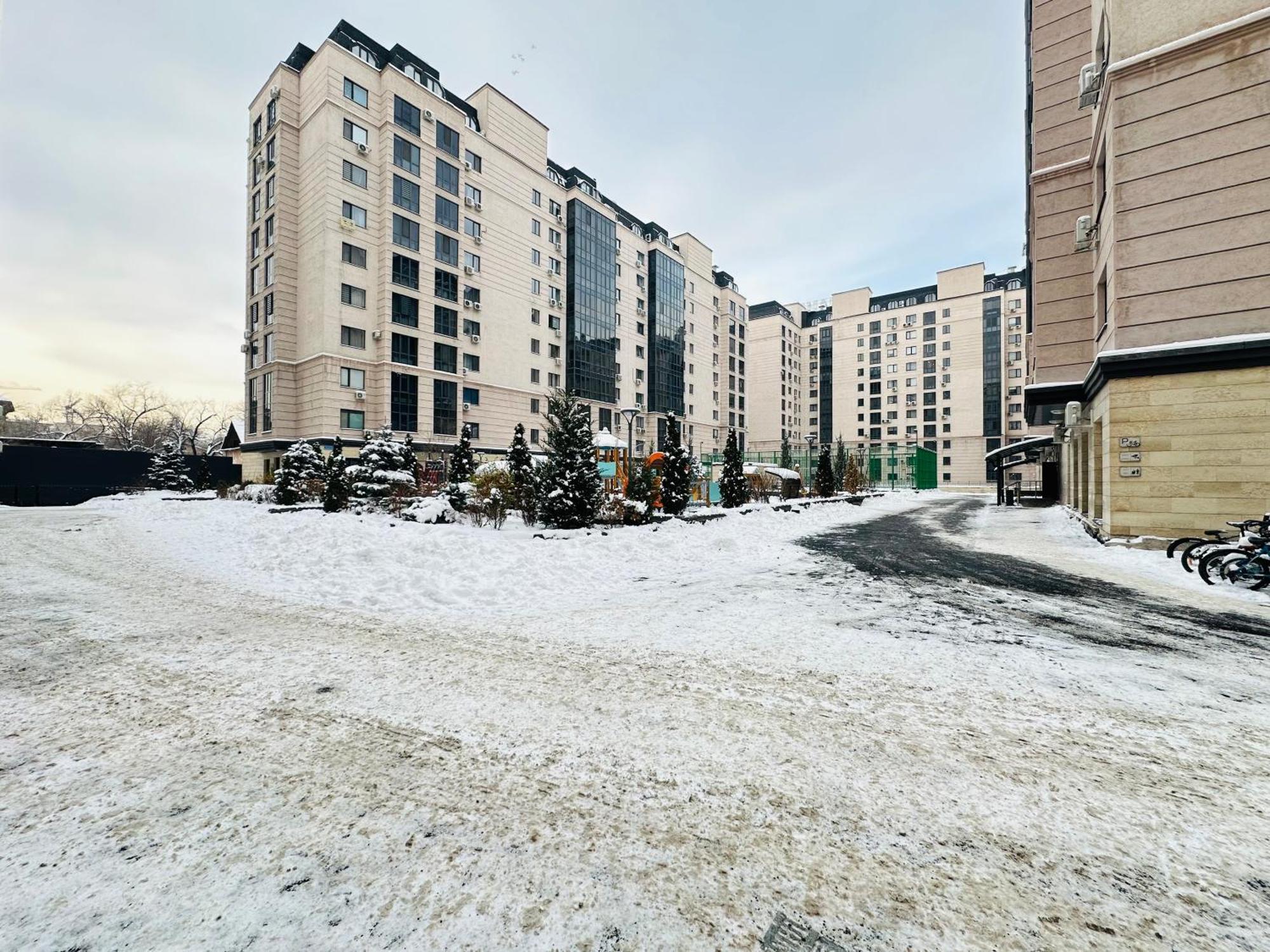 Ferienwohnung Vostochnyi Park Apartament In The Center Of Almaty Exterior foto