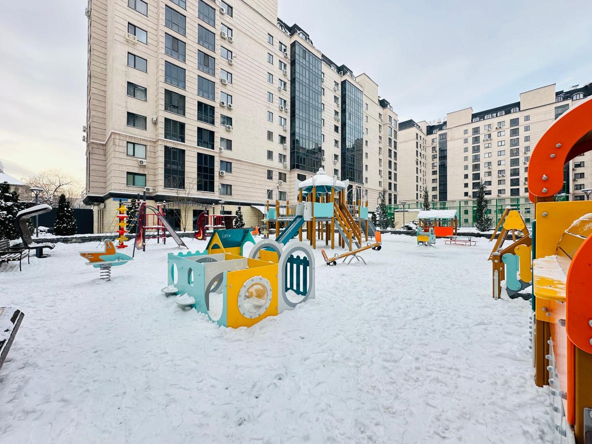 Ferienwohnung Vostochnyi Park Apartament In The Center Of Almaty Exterior foto